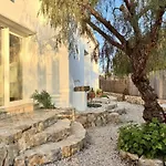 Σπίτι διακοπών Two-bedroom With Natural Pool Near Fuseta *