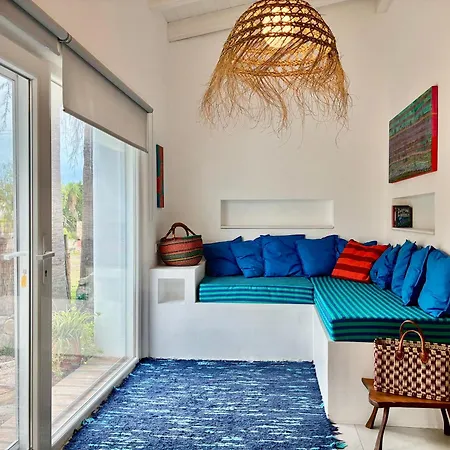 Σπίτι διακοπών Two-bedroom With Natural Pool Near Fuseta
